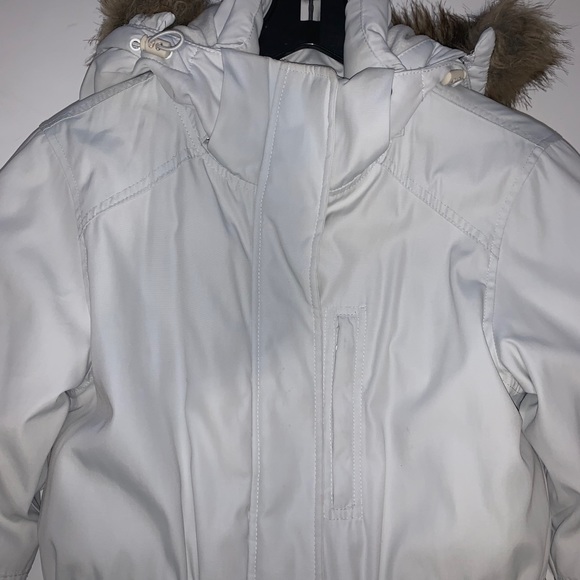 White puffer jacket with fur hood - Picture 3 of 4
